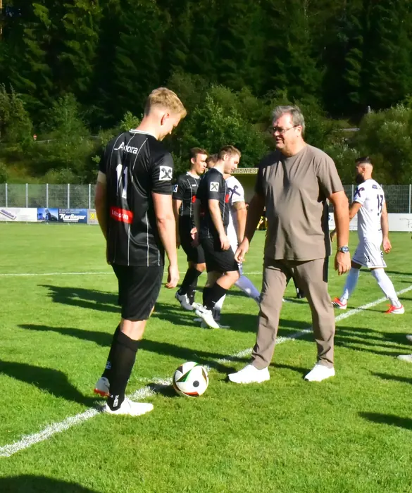 NEUE DRESS FÜR DIE UKW !
